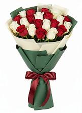 Букет Микс из красных и белых роз в Марфино Одинцовского района