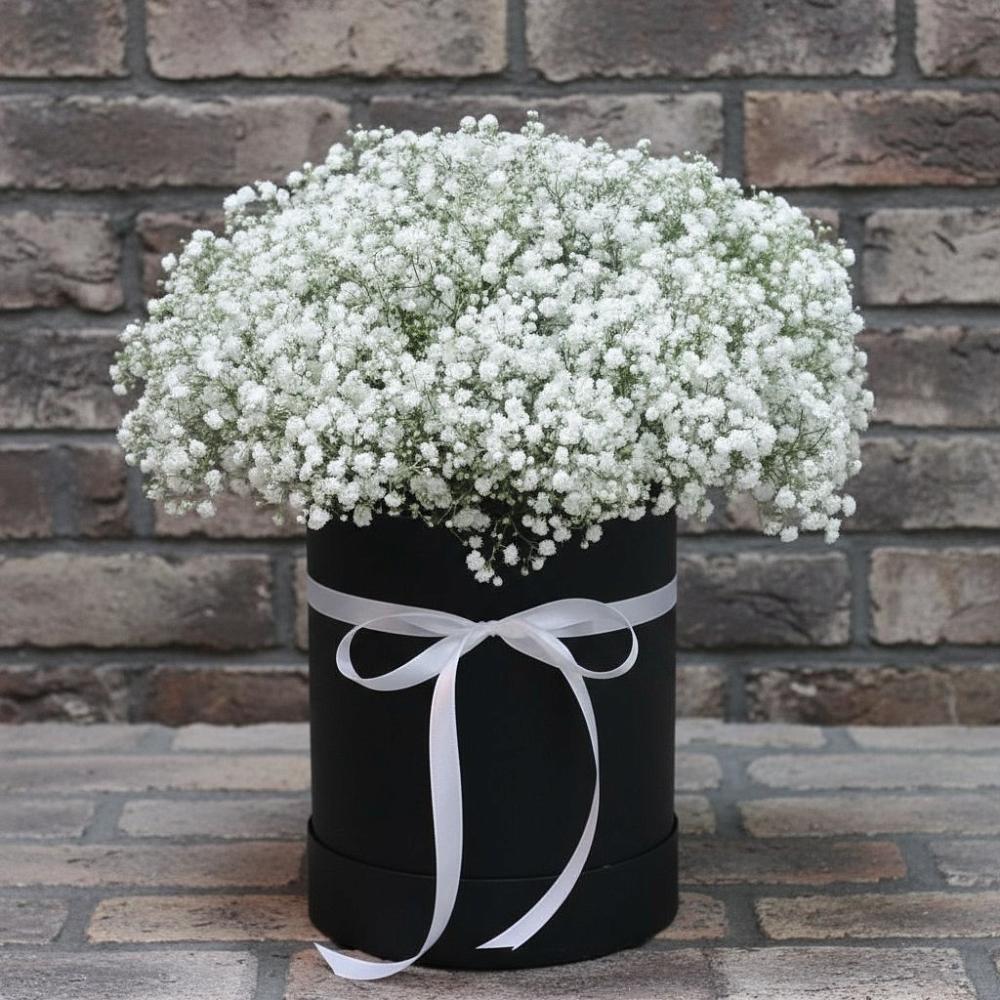 Цветочная композиция из Гипсофила в шляпной коробке в Марфино Одинцовского района