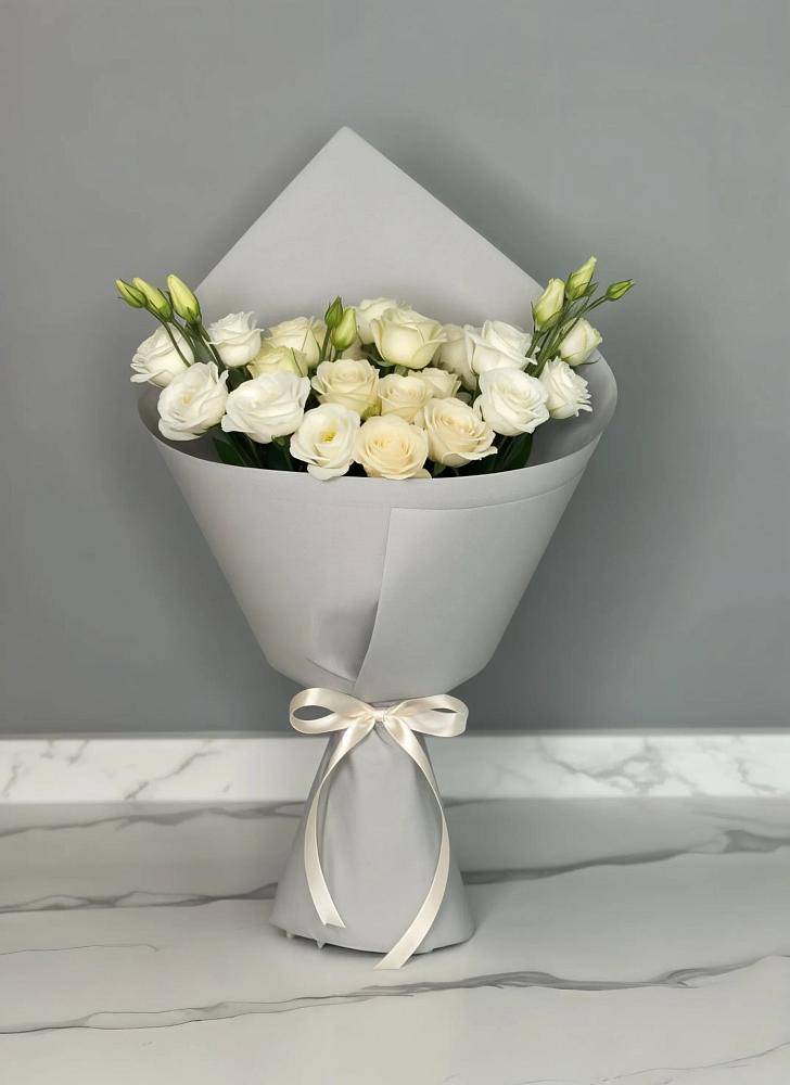 Букет цветов из: Розы и Лизиантусы в Марфино Одинцовского района