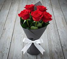 Букет 5 Красных роз Эдлесс Лав в Марфино Одинцовского района