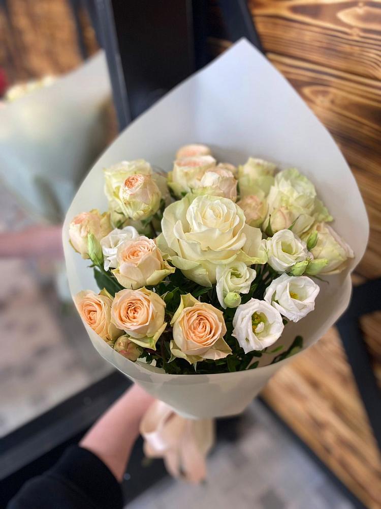 Букет цветов из: Розы и Лизиантусы в Марфино Одинцовского района